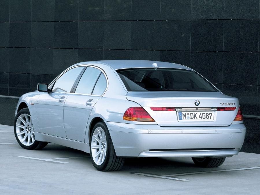  BMW 730i 2003 года  (фото 18 из 18)